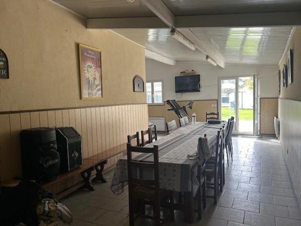 A seulement 10 min de Houdan et de la gare de Bréval , Propriété rare de 250m² en plein centre ville