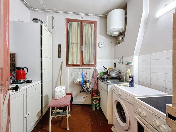Vente occupée - Bail loi 48 - 3 pièces avec cachet à rénover - PARIS