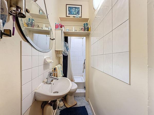 Vente occupée - Bail loi 48 - 3 pièces avec cachet à rénover - PARIS