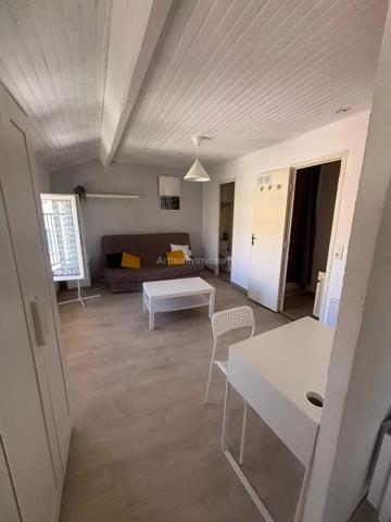 Vente                                                      Immeuble
                        
                     8 pièces                      219 m2                     à Béziers