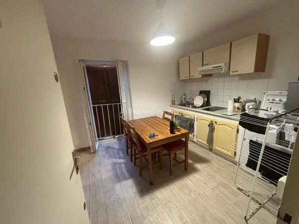 Vente                                                      Immeuble
                        
                     8 pièces                      219 m2                     à Béziers