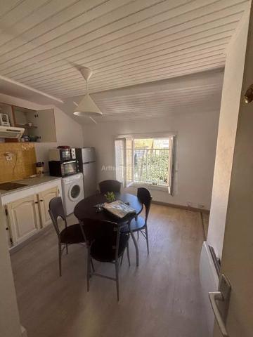Vente                                                      Immeuble
                        
                     8 pièces                      219 m2                     à Béziers