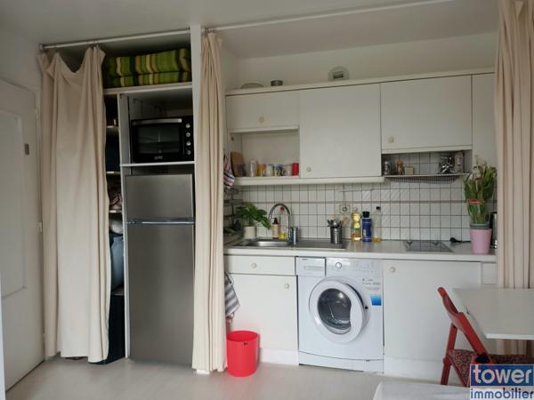 Investissement idéal: Studio 22.59 m2 LC- Métro 8 ( 4 min)- Calme sur cour et lumineux-Immeuble ravalé- Faible