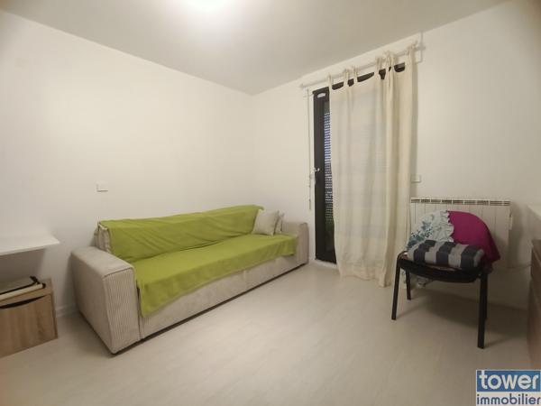 Investissement idéal: Studio 22.59 m2 LC- Métro 8 ( 4 min)- Calme sur cour et lumineux-Immeuble ravalé- Faible