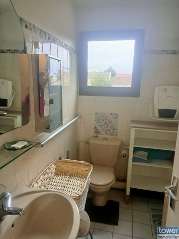 Investissement idéal: Studio 22.59 m2 LC- Métro 8 ( 4 min)- Calme sur cour et lumineux-Immeuble ravalé- Faible