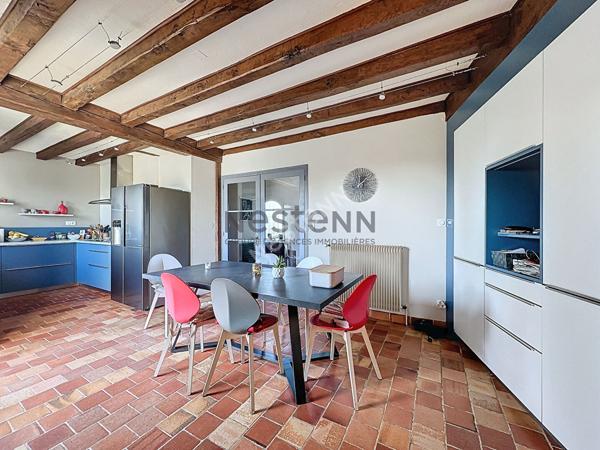 A vendre, magnifique demeure de 265 m² à Montreuil sur Maine, avec vue Mayenne, 6 chambres et un terrain de plus de 7600 m²