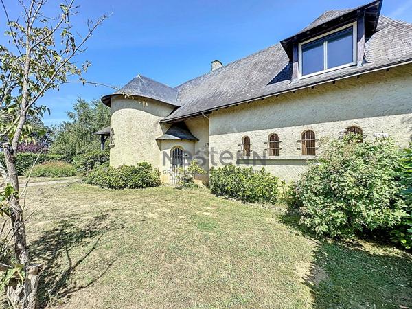 A vendre, magnifique demeure de 265 m² à Montreuil sur Maine, avec vue Mayenne, 6 chambres et un terrain de plus de 7600 m²