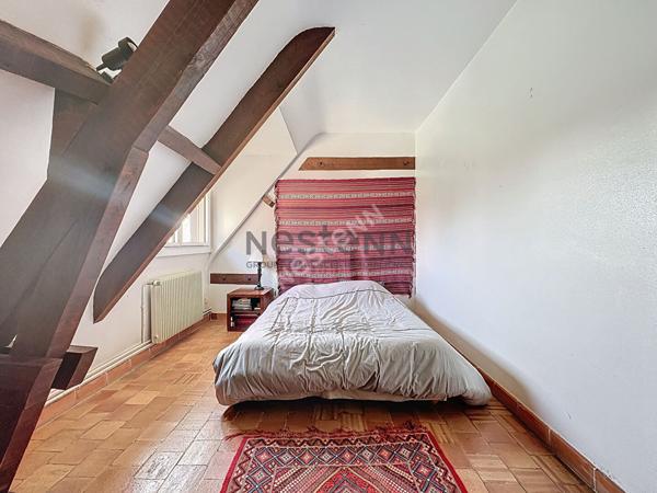 A vendre, magnifique demeure de 265 m² à Montreuil sur Maine, avec vue Mayenne, 6 chambres et un terrain de plus de 7600 m²