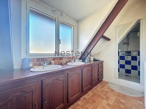 A vendre, magnifique demeure de 265 m² à Montreuil sur Maine, avec vue Mayenne, 6 chambres et un terrain de plus de 7600 m²