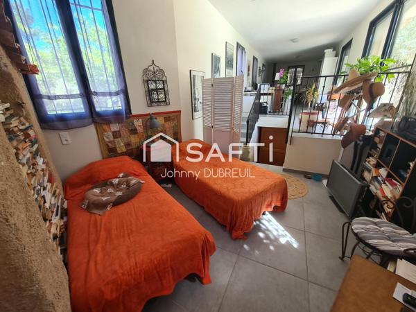 PIGNANS - SUPERBE PROPRIÉTÉ DE 230M2 AVEC APPARTEMENT INDÉPENDANT, PISCINE, CUISINE D'ÉTE, GARAGE, TERRAIN CLÔTURÉ  DE 9693M2 AVEC VUE DEGAGÉE SUR LES COLLINES