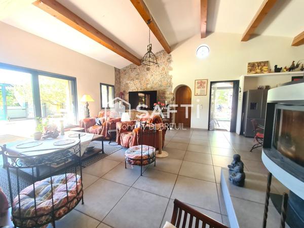 PIGNANS - SUPERBE PROPRIÉTÉ DE 230M2 AVEC APPARTEMENT INDÉPENDANT, PISCINE, CUISINE D'ÉTE, GARAGE, TERRAIN CLÔTURÉ  DE 9693M2 AVEC VUE DEGAGÉE SUR LES COLLINES