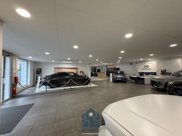 Local commercial avec atelier de réparation automobile et garage