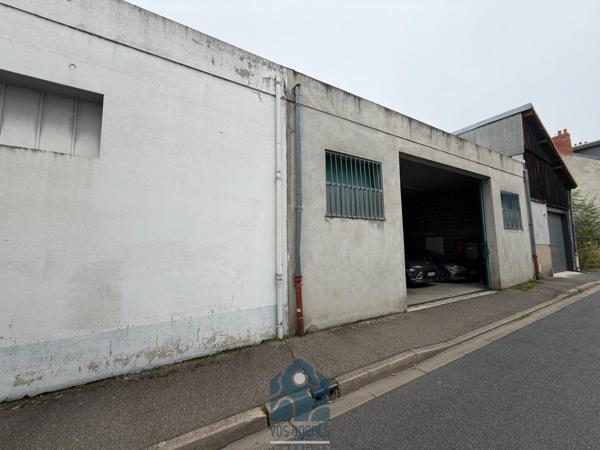 Local commercial avec atelier de réparation automobile et garage