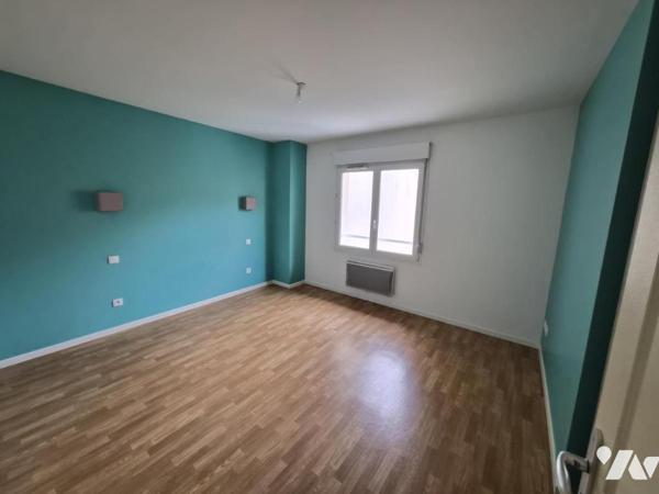 MAISON D'ARCHITECTE T8 AVEC GARAGE, JARDIN et HANGAR