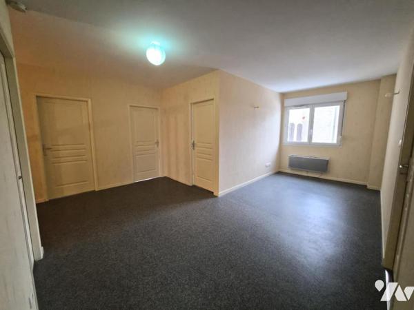 MAISON D'ARCHITECTE T8 AVEC GARAGE, JARDIN et HANGAR