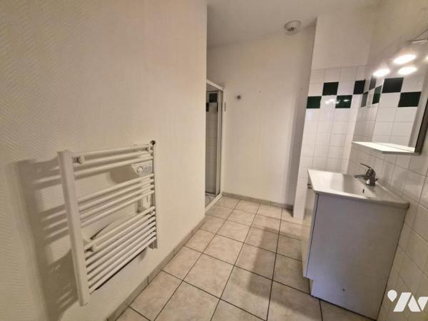 MAISON D'ARCHITECTE T8 AVEC GARAGE, JARDIN et HANGAR