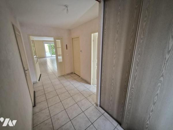 MAISON D'ARCHITECTE T8 AVEC GARAGE, JARDIN et HANGAR