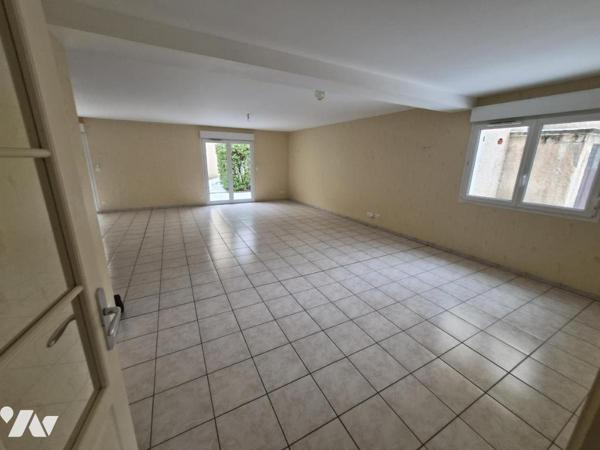 MAISON D'ARCHITECTE T8 AVEC GARAGE, JARDIN et HANGAR