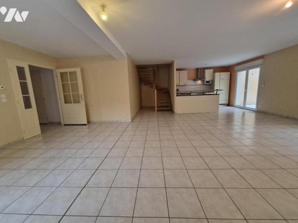 MAISON D'ARCHITECTE T8 AVEC GARAGE, JARDIN et HANGAR