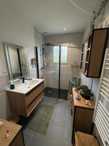 MAISON 92M2 SUR TERRAIND E 800M2