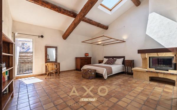MALLEMORT - MAISON DE VILLE - 190 M2 - ATELIER - ATELIER D ARTISTE - GRENIER - ABRI VOITURE - TERRASSE - 510 000€