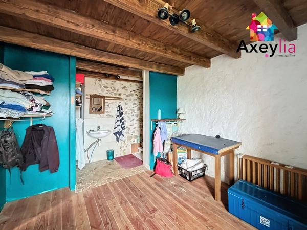 Sevelinges (42460) A VENDRE - PROCHE COURS - MAISON DE CAMPAGNE EN PIERRE AVEC 4 CHAMBRES, TERRAIN AVEC VUE DEGAGEE