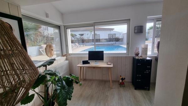 Charente Maritime (17), A Vendre Ile Oléron Hôtel Bureau de charme 22 chambres, emplac n°1 face à l'Océan