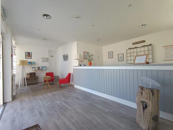 Charente Maritime (17), A Vendre Ile Oléron Hôtel Bureau de charme 22 chambres, emplac n°1 face à l'Océan