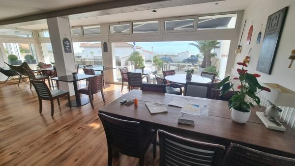 Charente Maritime (17), A Vendre Ile Oléron Hôtel Bureau de charme 22 chambres, emplac n°1 face à l'Océan