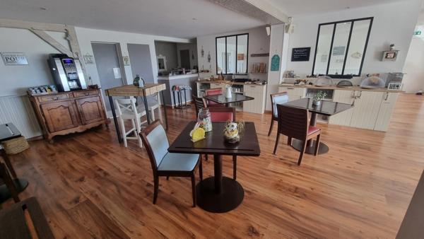 Charente Maritime (17), A Vendre Ile Oléron Hôtel Bureau de charme 22 chambres, emplac n°1 face à l'Océan