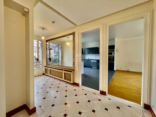 "Voisins-le-Bretonneux Village" Comme une maison de 3 pièces de 79 m² avec terrasse, jardin collectif, cave et garage ! Loyer 1 640 €/mois charges comprises **  - Référence  20151