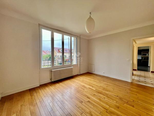 "Voisins-le-Bretonneux Village" Comme une maison de 3 pièces de 79 m² avec terrasse, jardin collectif, cave et garage ! Loyer 1 640 €/mois charges comprises **  - Référence  20151