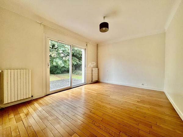 "Voisins-le-Bretonneux Village" Comme une maison de 3 pièces de 79 m² avec terrasse, jardin collectif, cave et garage ! Loyer 1 640 €/mois charges comprises **  - Référence  20151