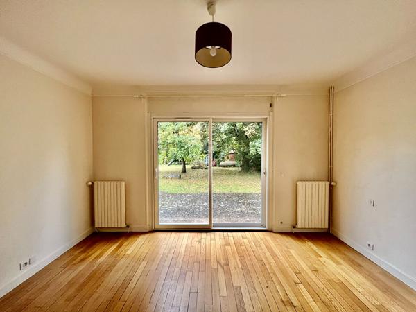 "Voisins-le-Bretonneux Village" Comme une maison de 3 pièces de 79 m² avec terrasse, jardin collectif, cave et garage ! Loyer 1 640 €/mois charges comprises **  - Référence  20151