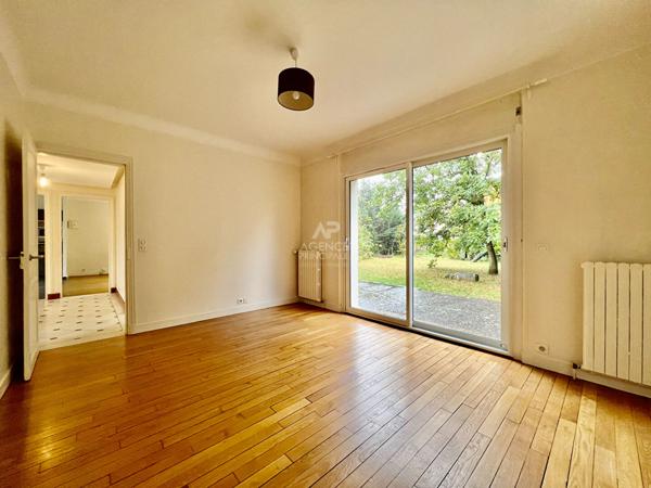 "Voisins-le-Bretonneux Village" Comme une maison de 3 pièces de 79 m² avec terrasse, jardin collectif, cave et garage ! Loyer 1 640 €/mois charges comprises **  - Référence  20151