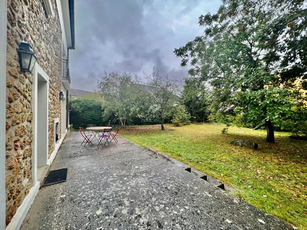 "Voisins-le-Bretonneux Village" Comme une maison de 3 pièces de 79 m² avec terrasse, jardin collectif, cave et garage ! Loyer 1 640 €/mois charges comprises **  - Référence  20151