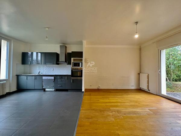 "Voisins-le-Bretonneux Village" Comme une maison de 3 pièces de 79 m² avec terrasse, jardin collectif, cave et garage ! Loyer 1 640 €/mois charges comprises **  - Référence  20151