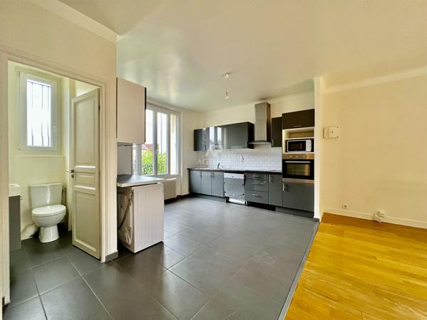 "Voisins-le-Bretonneux Village" Comme une maison de 3 pièces de 79 m² avec terrasse, jardin collectif, cave et garage ! Loyer 1 640 €/mois charges comprises **  - Référence  20151