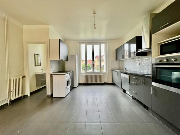 "Voisins-le-Bretonneux Village" Comme une maison de 3 pièces de 79 m² avec terrasse, jardin collectif, cave et garage ! Loyer 1 640 €/mois charges comprises **  - Référence  20151
