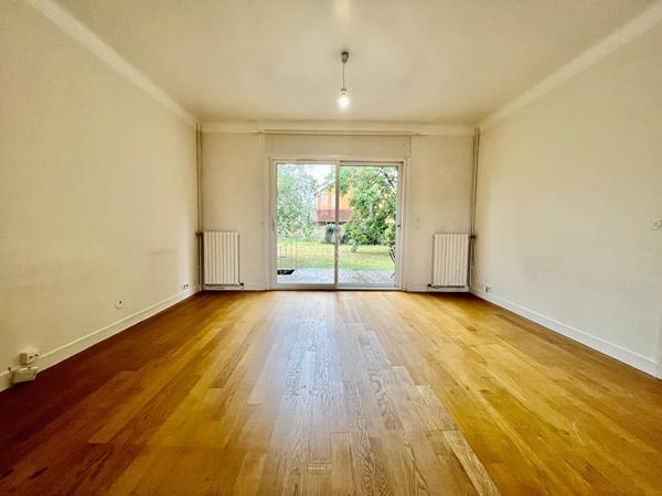 "Voisins-le-Bretonneux Village" Comme une maison de 3 pièces de 79 m² avec terrasse, jardin collectif, cave et garage ! Loyer 1 640 €/mois charges comprises **  - Référence  20151