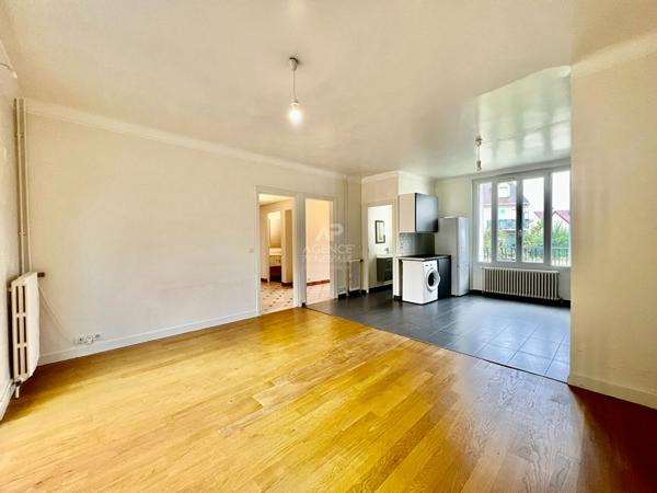 "Voisins-le-Bretonneux Village" Comme une maison de 3 pièces de 79 m² avec terrasse, jardin collectif, cave et garage ! Loyer 1 640 €/mois charges comprises **  - Référence  20151