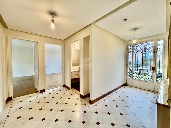 "Voisins-le-Bretonneux Village" Comme une maison de 3 pièces de 79 m² avec terrasse, jardin collectif, cave et garage ! Loyer 1 640 €/mois charges comprises **  - Référence  20151