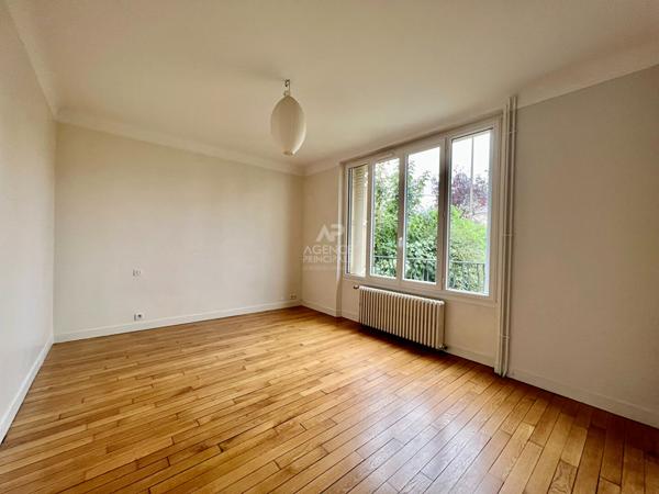 "Voisins-le-Bretonneux Village" Comme une maison de 3 pièces de 79 m² avec terrasse, jardin collectif, cave et garage ! Loyer 1 640 €/mois charges comprises **  - Référence  20151
