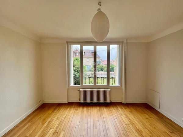 "Voisins-le-Bretonneux Village" Comme une maison de 3 pièces de 79 m² avec terrasse, jardin collectif, cave et garage ! Loyer 1 640 €/mois charges comprises **  - Référence  20151