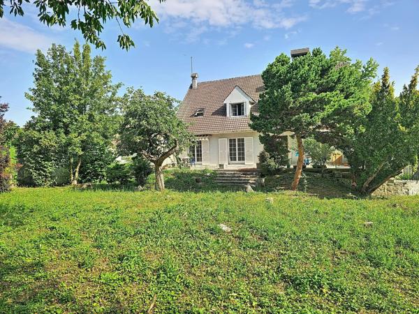 Maison 8 pièces sur sous sol total Provins proche ville haute