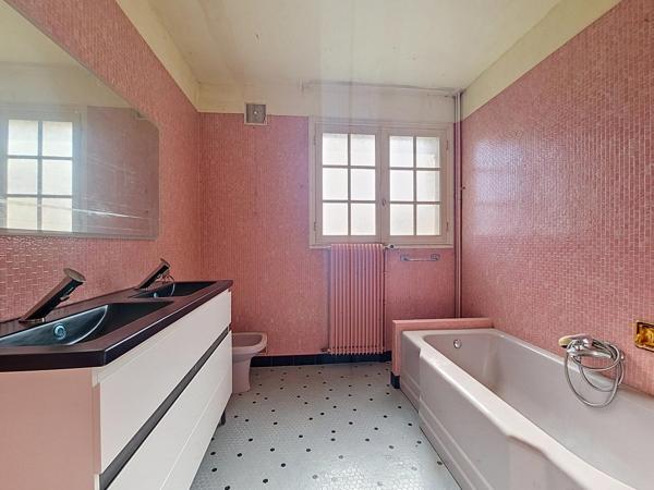 Maison 8 pièces sur sous sol total Provins proche ville haute