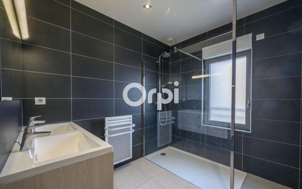 Immeuble à vendre    3 pièces •  Hazebrouck