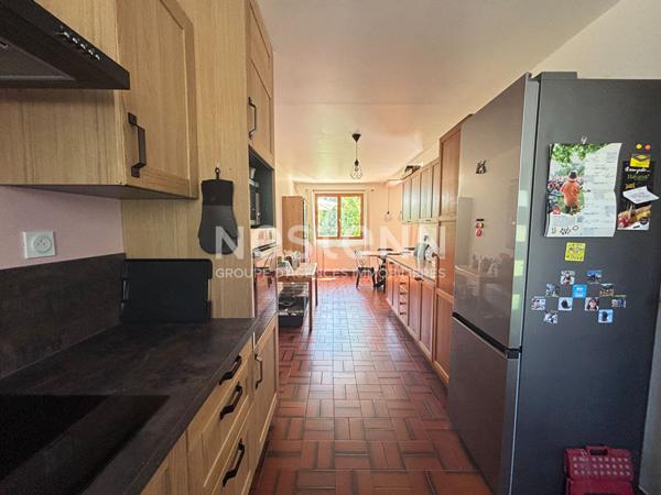 Nestenn Igny - Maison familiale 165m² - 5 chambres - jardin -  secteur de Gommonvilliers - proche commerces Place de la Ferme, des écoles Jules Ferry, Joliot Curie et collège Emile Zola - 3 mins à pied ligne V - Axes routiers A6/N118 - Plateau de Saclay /