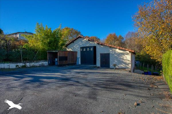 Maison à vendre 369 360 € Saint-Astier 6 p 215 m² DPE C