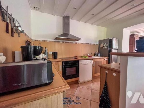 Propriété en pierres
familiale, rénovée entièrement il y a environ 15 ans. Elle se compose au r...